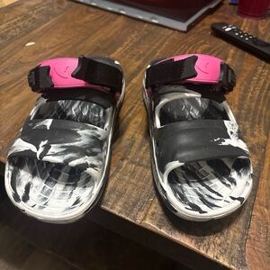 Rugged Shark Black & White Adventure Sandals Women Size 6 Comfy